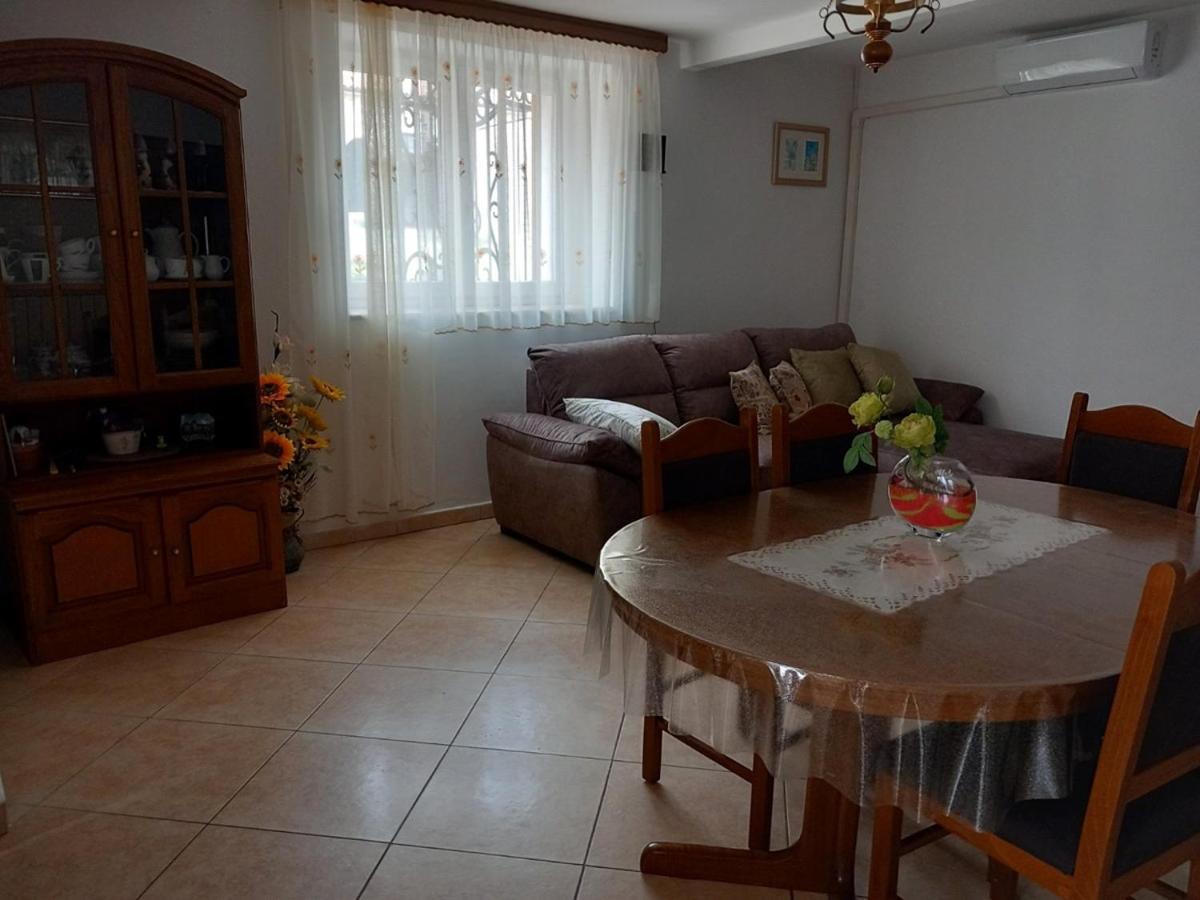 Apartments Faris Kanfanar Εξωτερικό φωτογραφία