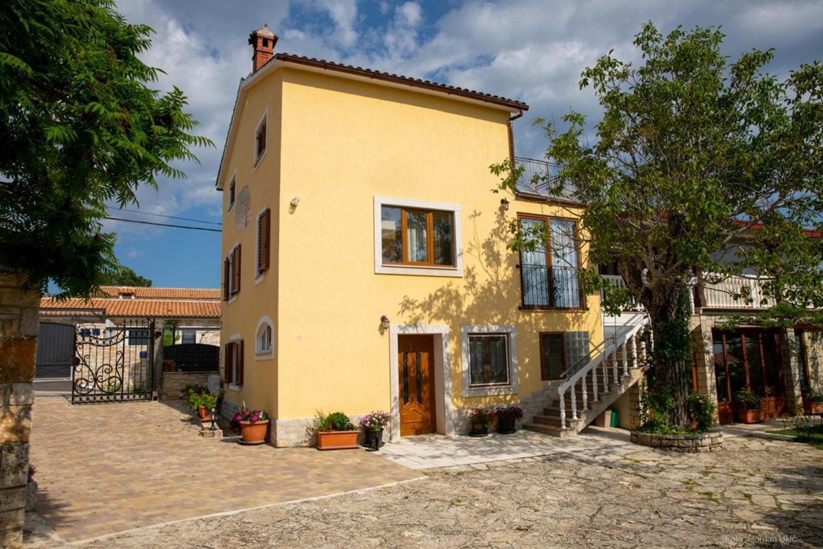 Apartments Faris Kanfanar Εξωτερικό φωτογραφία