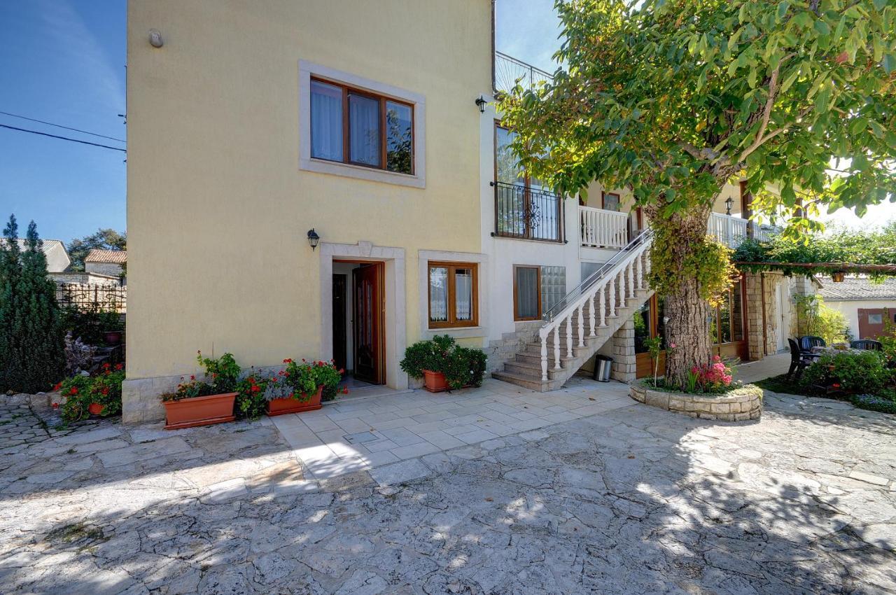 Apartments Faris Kanfanar Εξωτερικό φωτογραφία