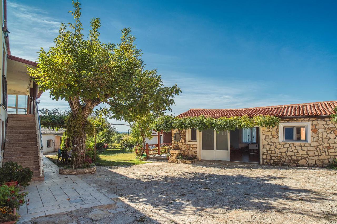 Apartments Faris Kanfanar Εξωτερικό φωτογραφία